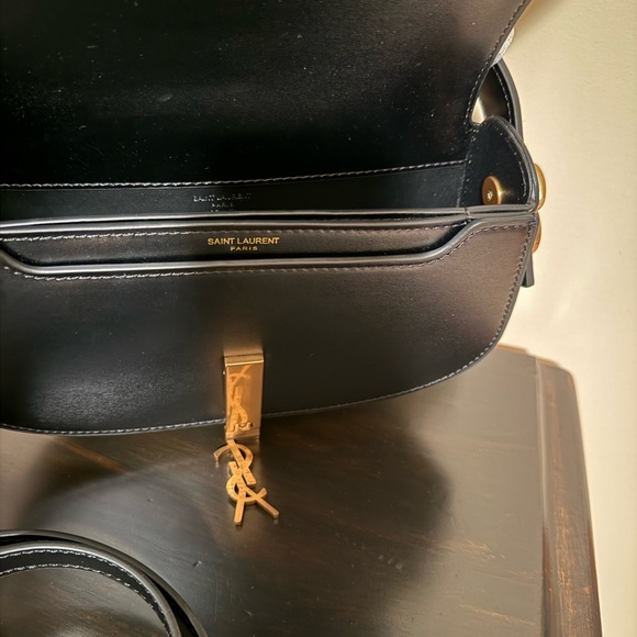 NEW Black Shoulder Crossbody Bag with Gold Hardware - Picture 4 of 4